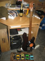 Kombíčko jen na cvičení, boardík naproti tomu dělá celý zvuk. :)