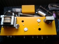 patice na EZ80 je přidělaná přímo k trafu...Výhoda trafa z té Melodie 16 je že má vlastní konstrukci na šroubky...